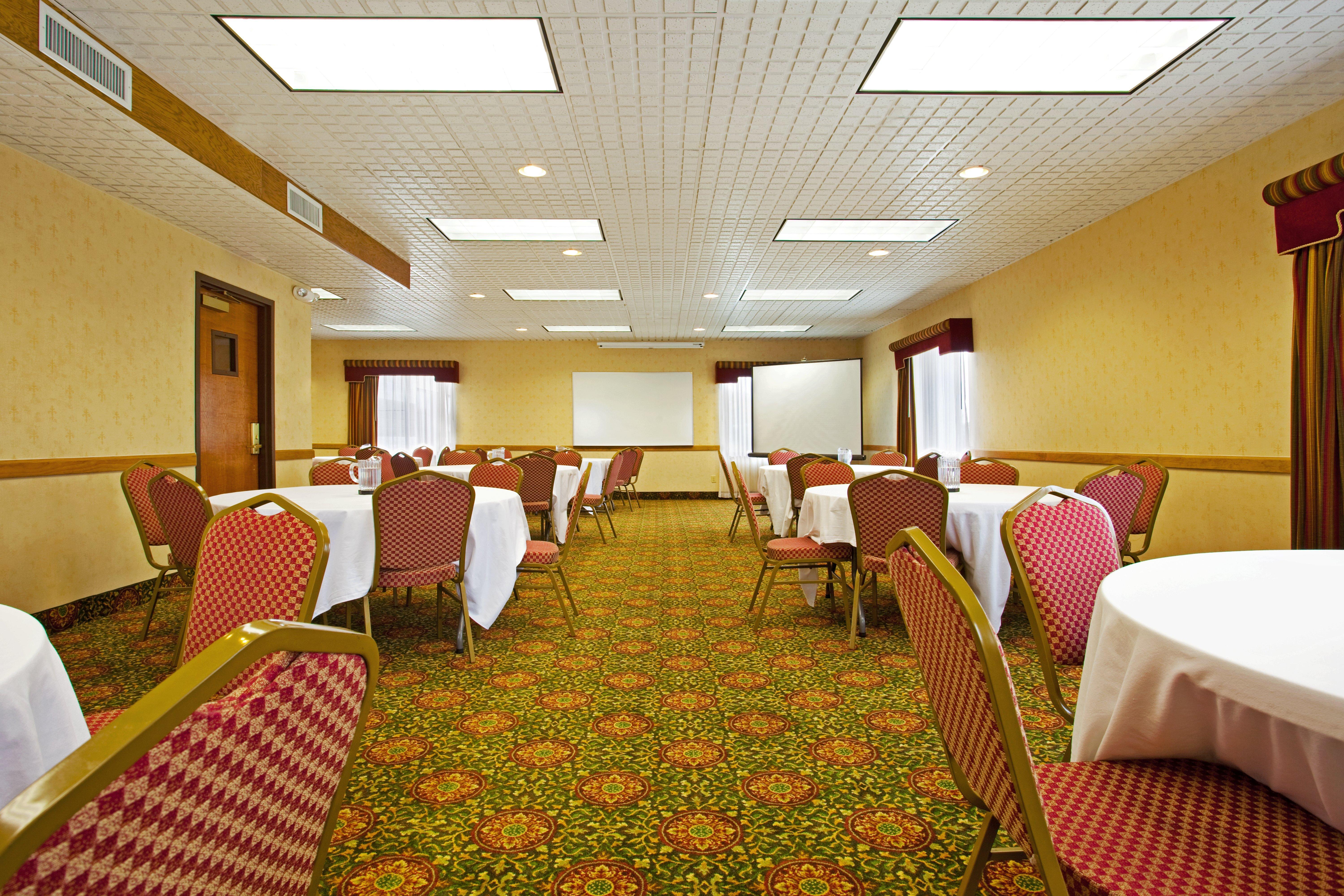 Candlewood Suites Grand Rapids Airport By Ihg Cascade Exterior photo